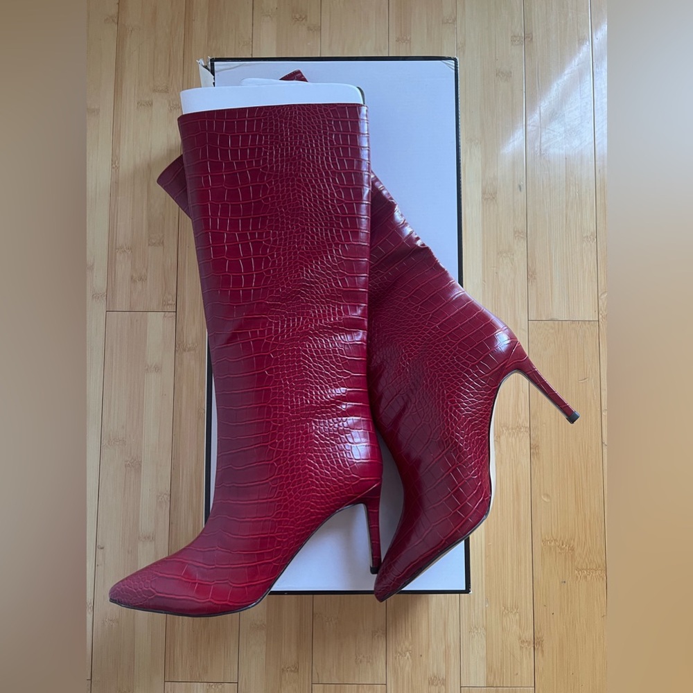 NIB Guess Women’s Dayton 2 Red Croc Leather Pointed Toe Mid-Calf Boots Size 10